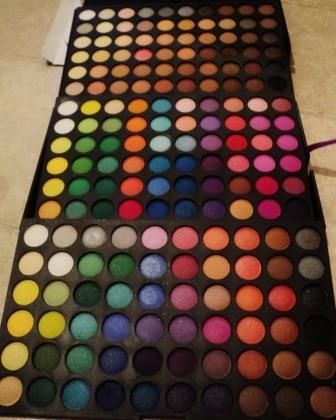 Paleta de Sombras com 180 cores.