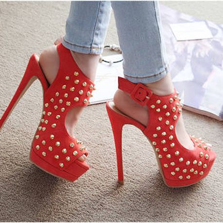 Sandália Laranja com Spikes Importada